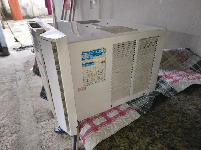 Vendo ar-condicionado 10.000 BTUs janela de controle 127;v