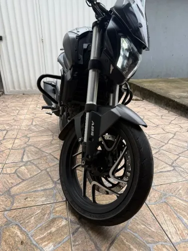 Moto Bajaj/Dominar 400 cilindradas preta 24.900,00