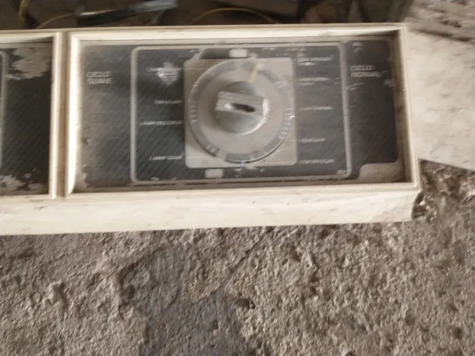 Painel de máquina de lavar roupa antiga 