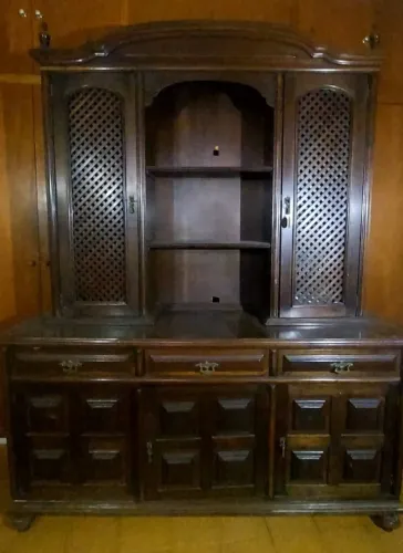 Conjunto móveis colonial: armário mesa (com 5 cadeiras) e carrinho bar