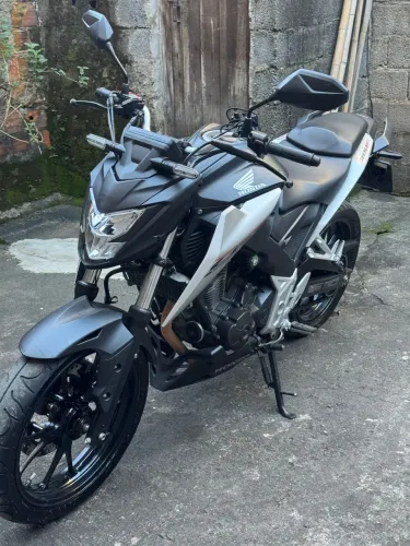 Vende-se Honda CB 300F Twister 2023/2023