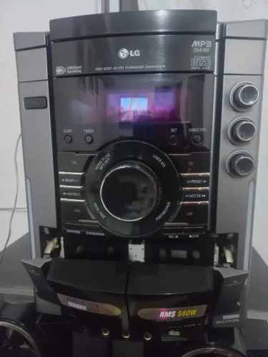 Som lg com duas caixas
