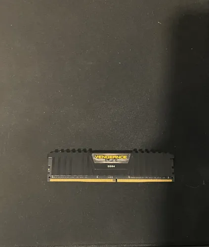 Memória RAM - Corsair Vengeance LPX 8GB 2400Mhz