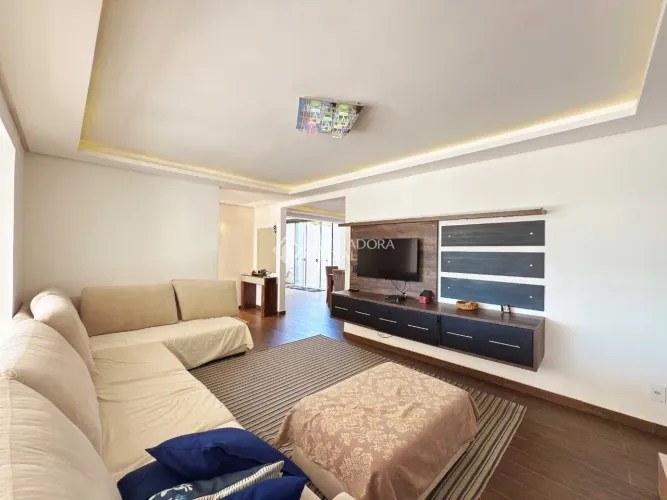 A casa dos sonhos com 3 quartos e suíte, piscina e vista para o rio no bairro Guarujá