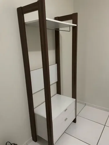 Closet Aberto / Arara Rústico com Gavetas e Prateleiras