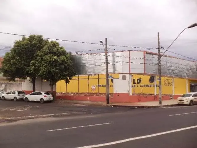 Terreno Comercial à Venda no Bairro Jardim Finotti.