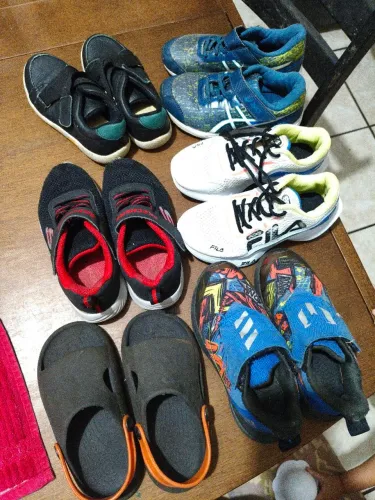 Lote calçados usados menino Adidas vai brinde bem batido 