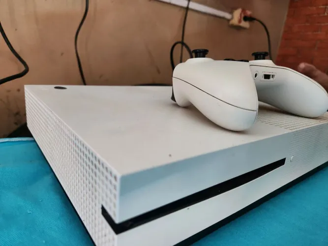 XBOX ONE S 1TERA COM 1 CONTROLE