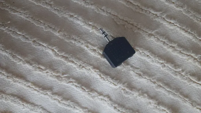 Adaptador de áudio p2 com duas entradas última peça 