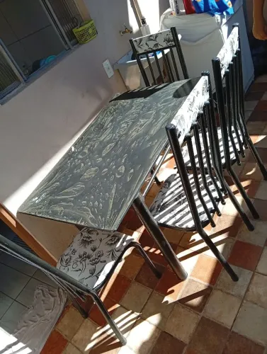 Mesa com 4 cadeiras 