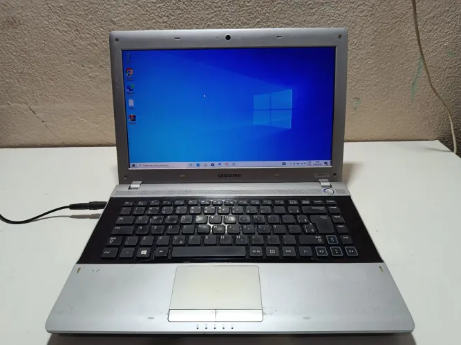 Notebook Samsung , processador AMD E300 , 1.3 GHz , 4 GB de memória ram DDR3, hd 320 GB