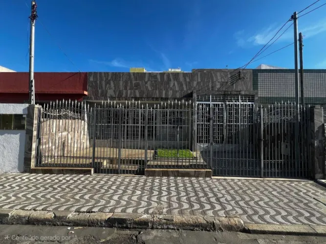 CASA EM RUA PÚBLICA - PEREIRA LOBO
