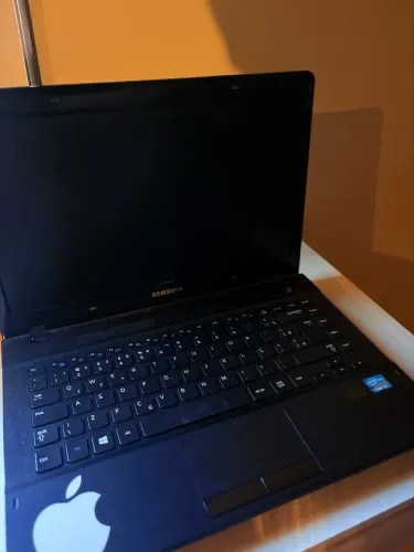 Notebook Samsung Core i3 - Ideal para Retirada de Peças ou Conserto - R$ 500