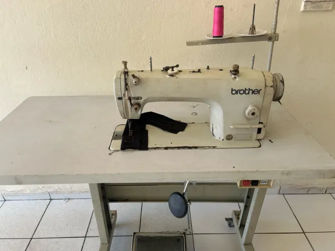 Máquina de Costura Reta Industrial