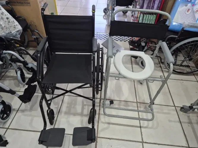 Cadeira de rodas e banho NOVA