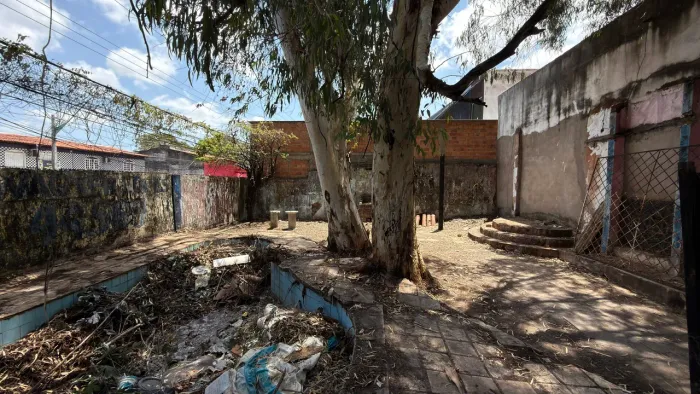VENDO CASA DE 3 QUARTOS COM ESPAÇO EXTERNO AMPLO NA AVENIDA SANTOS DUMONT