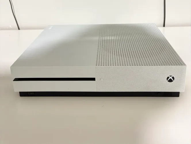 Xbox One S 1TB + 2 Controles + Jogos - Excelente Estado