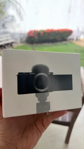 Sony ZVE 10 com lente do Kit 18-50