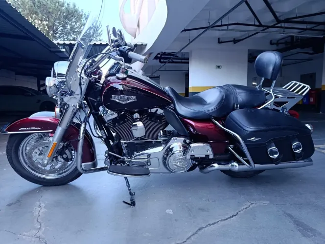 Road King Classic (estado de seminova, só 32 mil km)