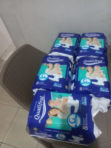 5 pacotes fraldas tamanho G por 60$ hj leia