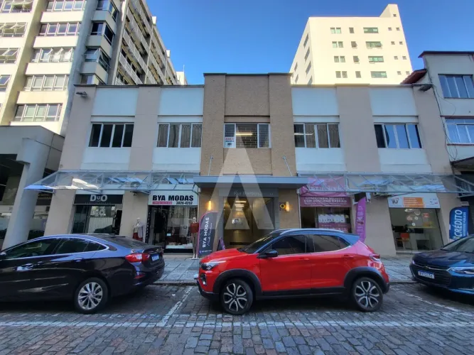 Sala Comercial com 30m² de área privativa, localizada em Joinville - SC.