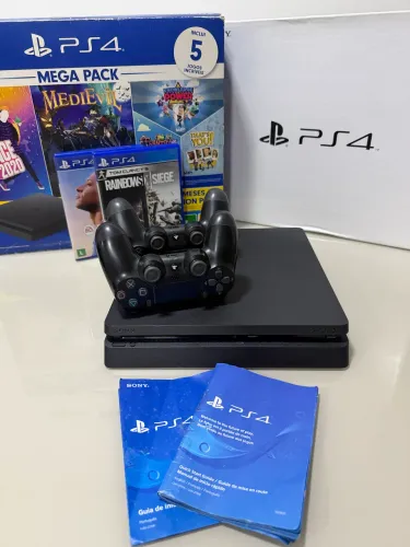 PS4 Slim 1TB | 2 Controles, 2 Jogos, Manuais e Caixa