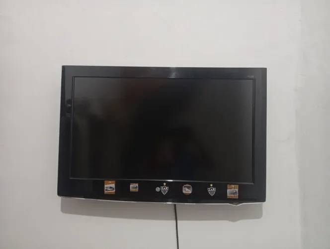 Tv 32 polegadas conservada