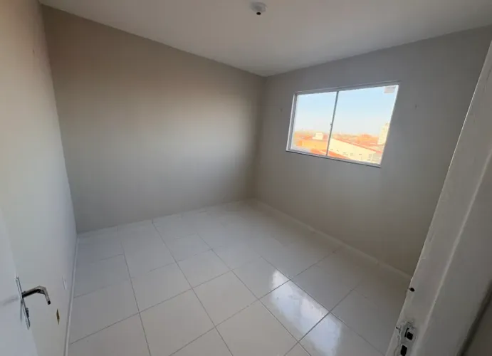 Apartamento na Aerolândia: 2 quartos e 1 vaga, R$ 1.100/mês (aluguel + condomínio)