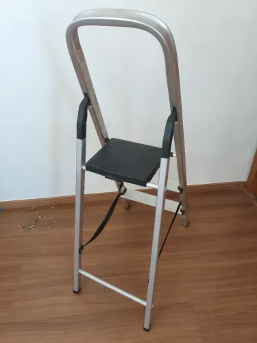 Vende-se escada 