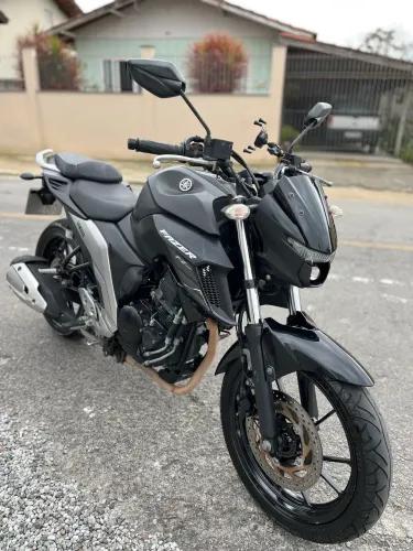 Vendo Fazer fz25 2023, baixa km, não aceito troca.