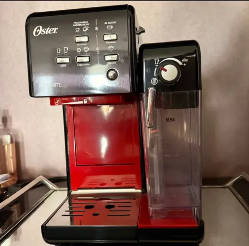 Cafeteira expresso oster primalatte