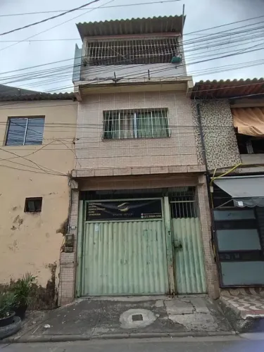 VENDO CASA TRIPLEX COM GARAGEM EM SÃO PEDRO 3