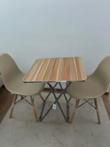 Mesa de madeira Dobrável + 2 cadeiras (NUNCA USADA)