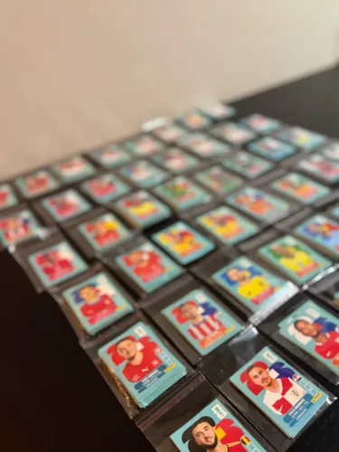 Vendo caixa cheia de Figurinhas da Copa de 2026