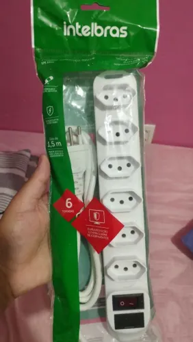 FILTRO DE LINHA COM 6 ENTRADAS NA COR BRANCA