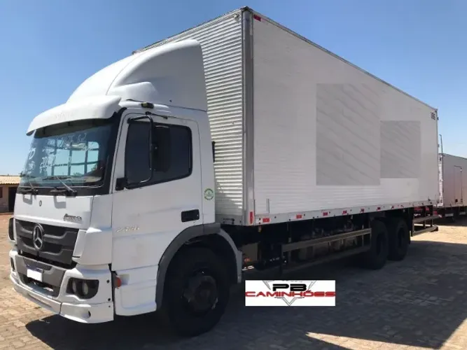 MERCEDES-BENZ ATEGO 2426 6x2 - 2013/2013 COM BAÚ.