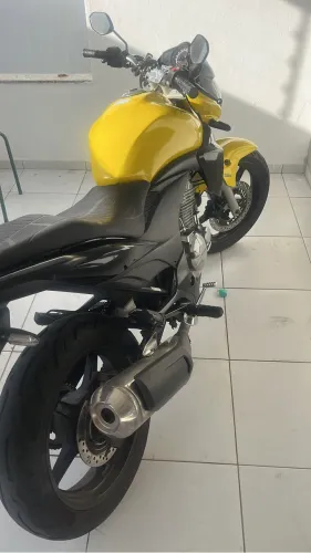 Honda CB 300 Amarela - Pneus Novos, Relação Scud Nova ,Pronta para Transferi