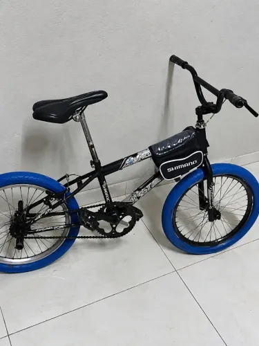 Bicicleta BMX.
