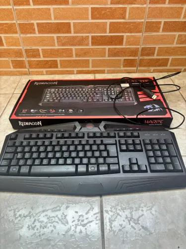 Teclado Gamer Redragon Harpe RGB - USB