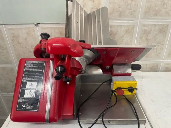 Máquina de cortar frios