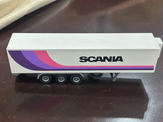 Miniatura Arpra carreta baú padrão Scania 113H zerada