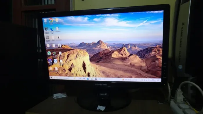 Monitor LCD 19" {widescreen}