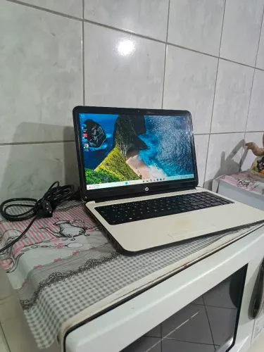 Notebook Hp com 8gb memória, ssd240gb, teclado novo, bat ok, carregador.