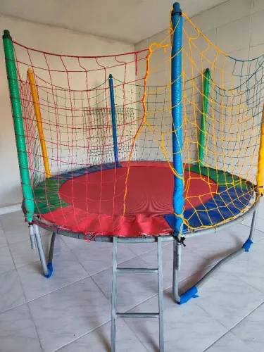 Cama elástica semi nova 2,44 cm