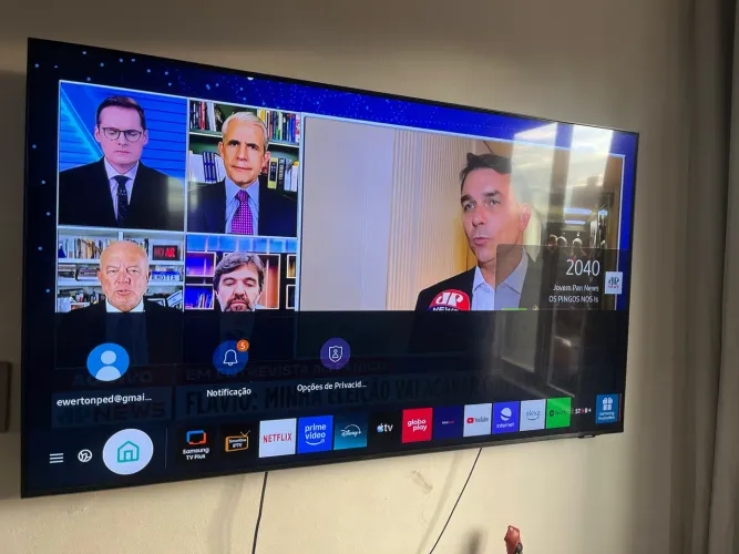 Smart TV Samsung 55? 4K UHD - Modelo UN55AU8000G