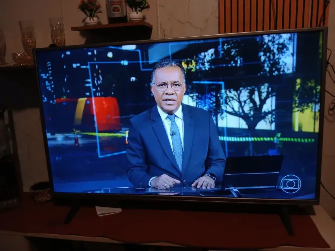 Vendo tv de 49 polegadas smart com toda os aplicativos baixado 
