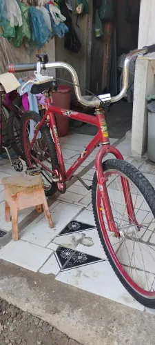 Vende-se uma bicicleta