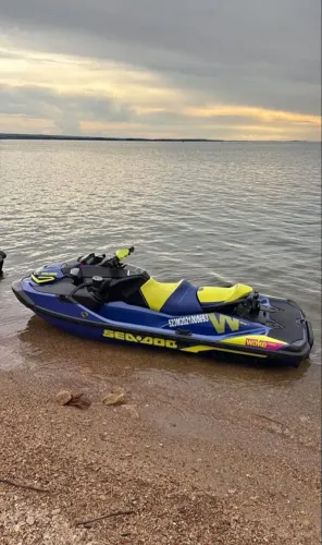 JET SKI SeaDoo 230 wake