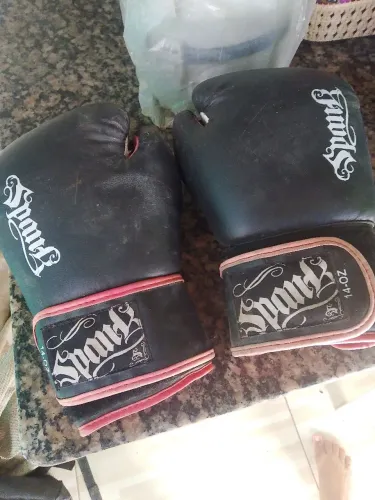 Vendo par de luvas de boques 