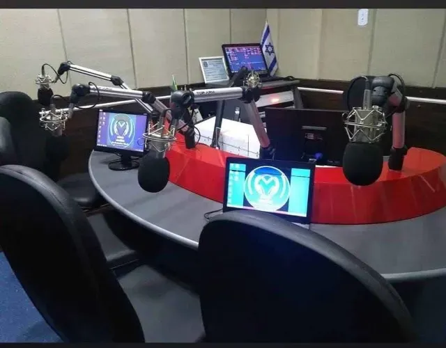 Vendo Console Bbtech A512, distribuidor de Audio, Híbrida telefônica mais Mobilia R$20.000